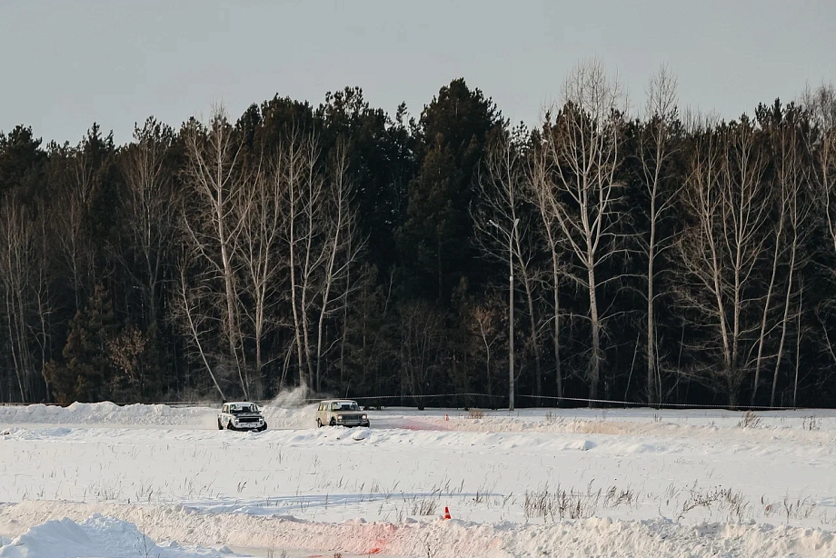 Фото: как челнинские дрифтеры гоняют на городском ипподроме