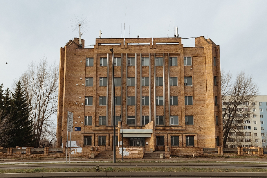В Нижнекамске продают пятиэтажный дом быта под гостиницу или торговый центр В Нижнекамске продают пятиэтажный дом быта под гостиницу или торговый центр