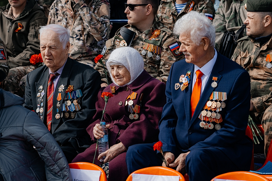 Фото: как прошел парад в честь 81-й годовщины Победы в Челнах
