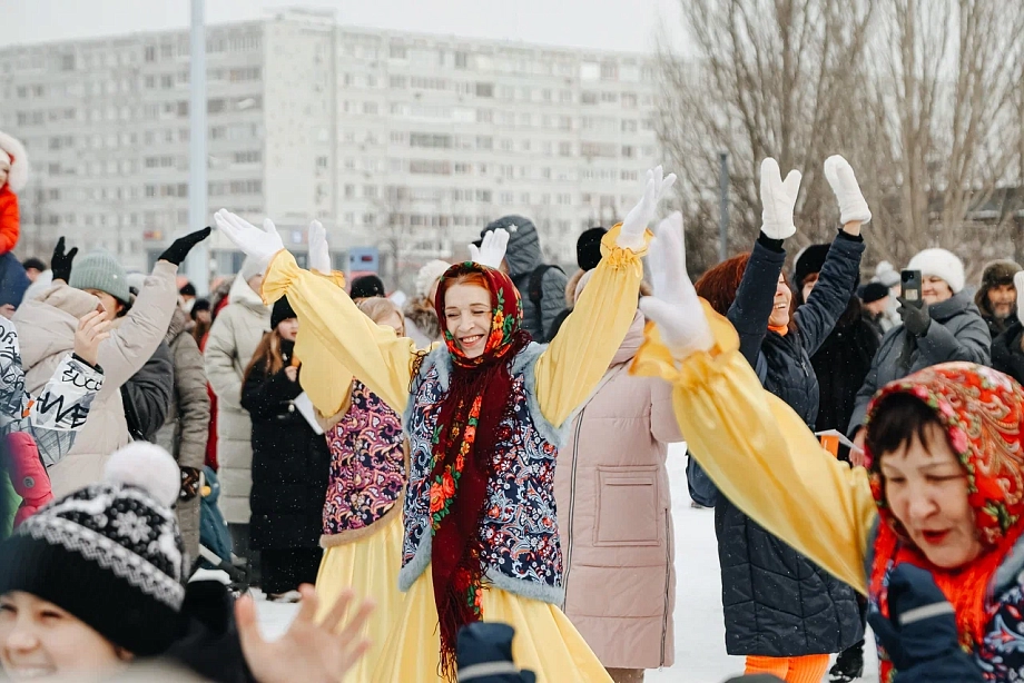 Блины, конкурсы и сжигание чучела: как в Челнах празднуют Масленицу (фото)