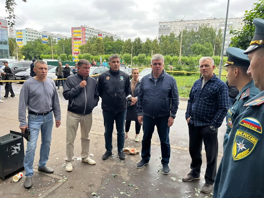 В Челнах произошел хлопок газа: угрозы обрушения нет, пострадавшая в БСМП