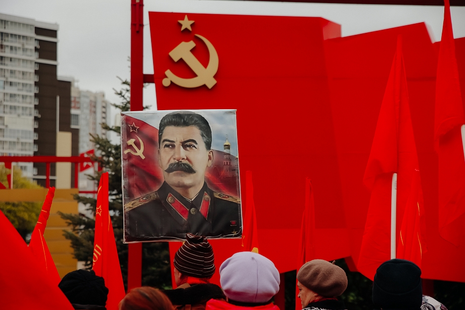 «Мир, труд, май» в Челнах: от массовых шествий до современных реалий