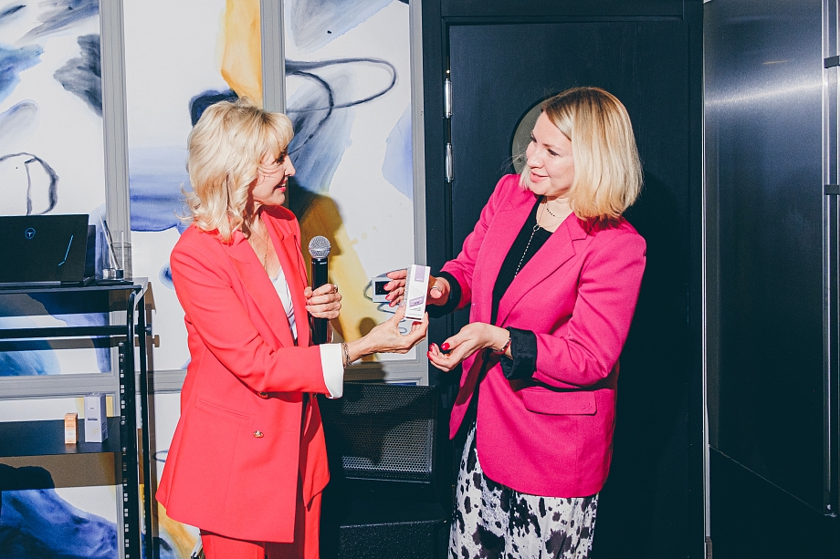 Встреча «Про это» с Тановой: зачем Дарина удалила из зала фотографа и оператора