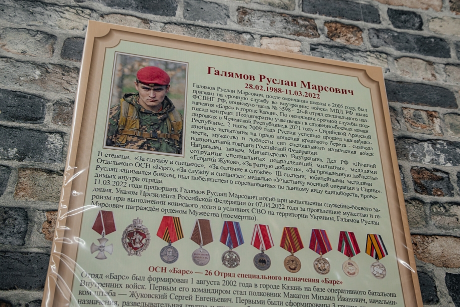 «К краповому берету могут прикасаться лишь те, кто имеет право его носить…и родственники погибшего» «К краповому берету могут прикасаться лишь те, кто имеет право его носить…и родственники погибшего»