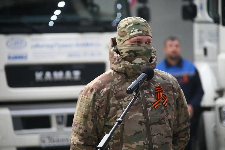 Машины, запчасти, походные бани и чак-чак – «КАМАЗ» отправил в зону СВО 26-й конвой