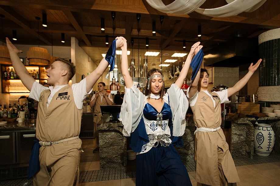 Разговор на бизнес-завтраке Дариной закончился битьем посуды