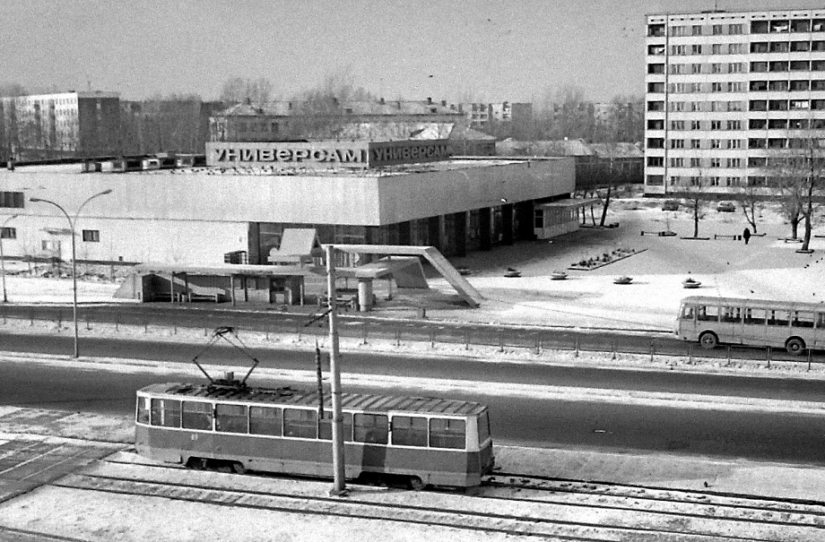 «Детский мир», Дом быта и универсамы – какими были ТЦ 70-х годов в Челнах