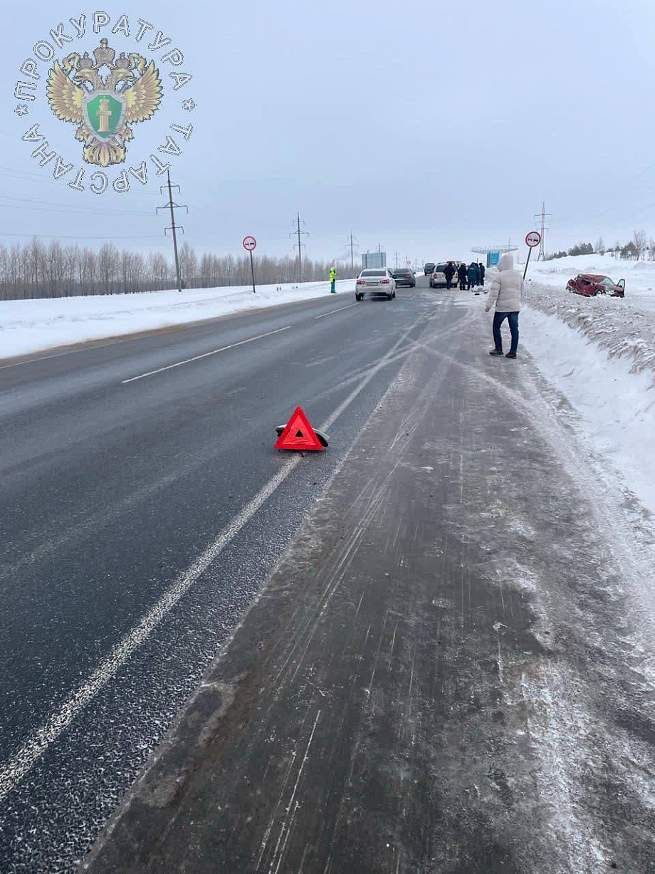 На трассе под Менделеевском столкнулись два авто – пассажирка скончалась на месте