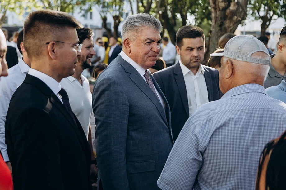 «Таких денег, направляемых на благоустройство дворов, наш город не видел никогда. В ближайшие 20-30 лет такого финансового ресурса уже не будет» «Таких денег, направляемых на благоустройство дворов, наш город не видел никогда. В ближайшие 20-30 лет такого финансового ресурса уже не будет»