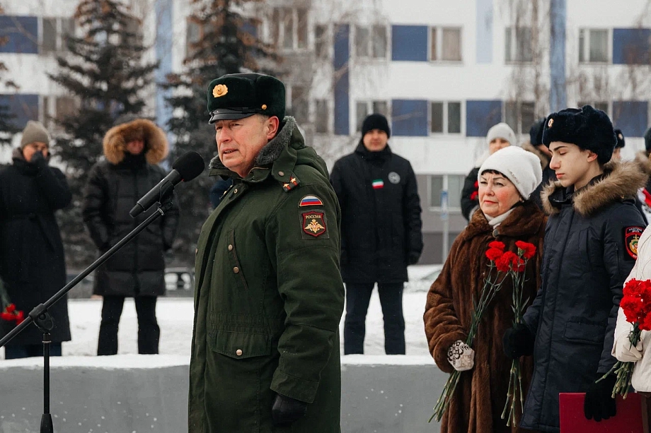 Фото: в Челнах почтили память воинов-интернационалистов