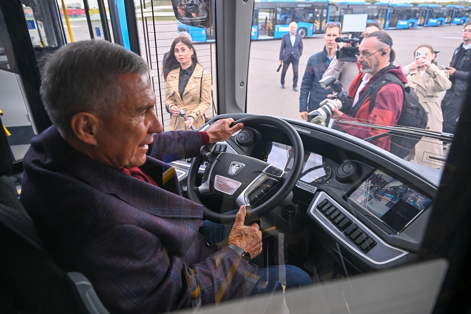 «Эта церемония не просто пополнение автопарка, но и подарок к предстоящим историческим датам»