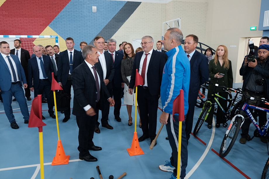 Президент Татарстана проверил готовность новой школы в 65-м комплексе (фото)