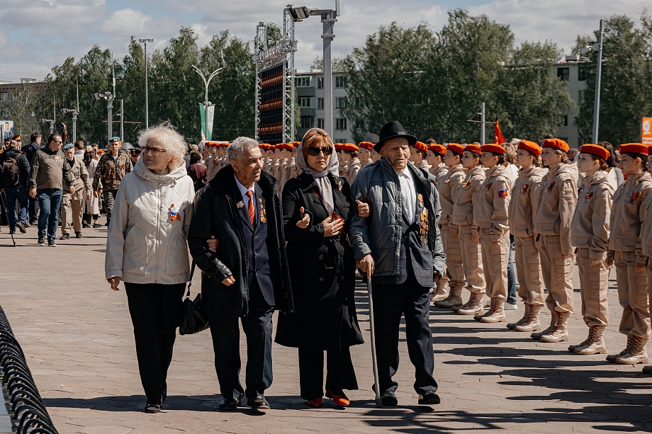 Фото: как прошел парад в честь 81-й годовщины Победы в Челнах
