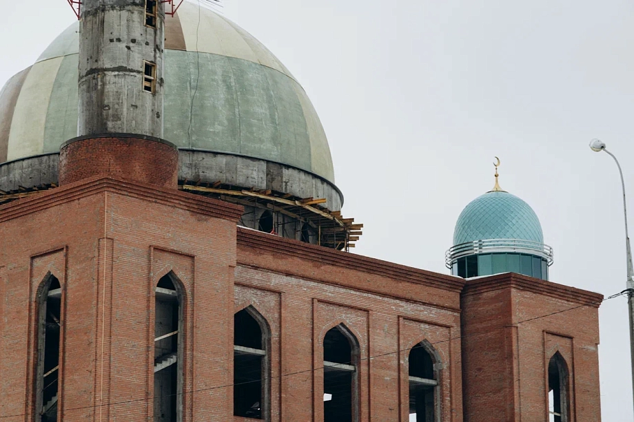 Фото: в соборной мечети «Джамиг» смонтировали центральный купол 
