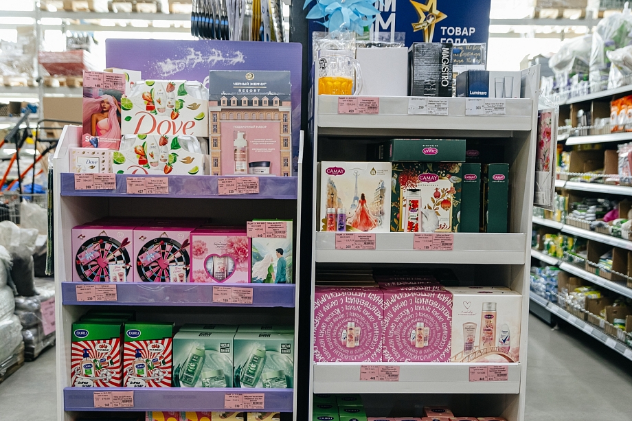 Новый год наступает с «Агат»: богатый стол, сладкие подарки и призы