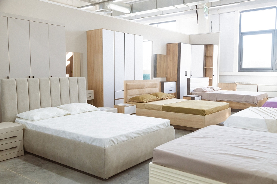 Два этажа и более 50 фабрик: в Челнах открылся большой мебельный центр «Мебель и точка»