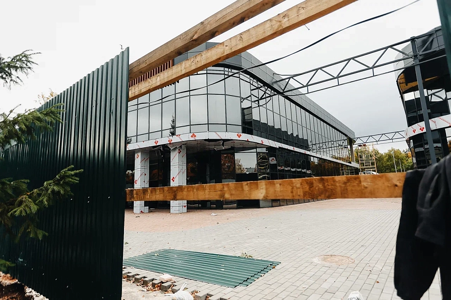 Фото: как идет строительство скандального объекта в парке Победы