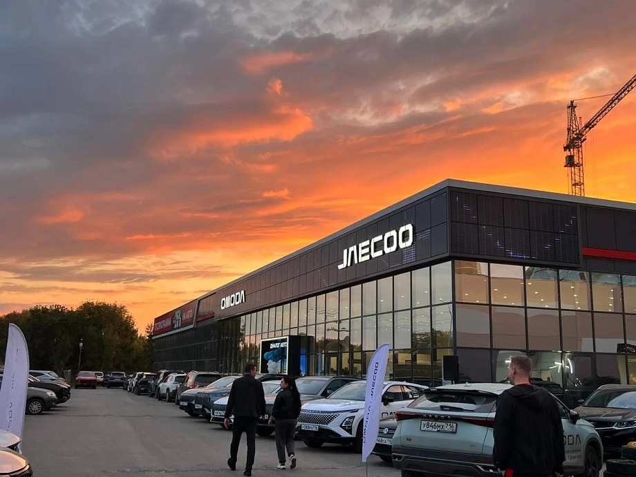JAECOO J8: британский лоск, немецкий размах и китайская прагматичность