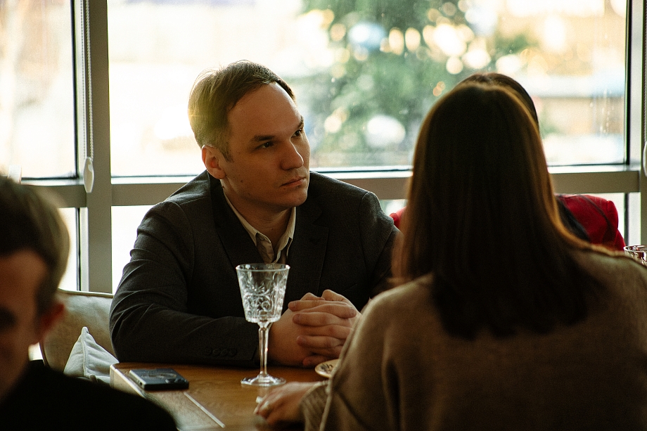 Разговор на бизнес-завтраке Дариной закончился битьем посуды