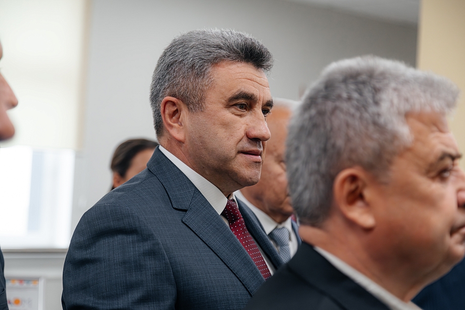 «Раньше было два-три человека на место, сейчас – полтора-два. Это связано с демографической ямой, в которую мы попали»