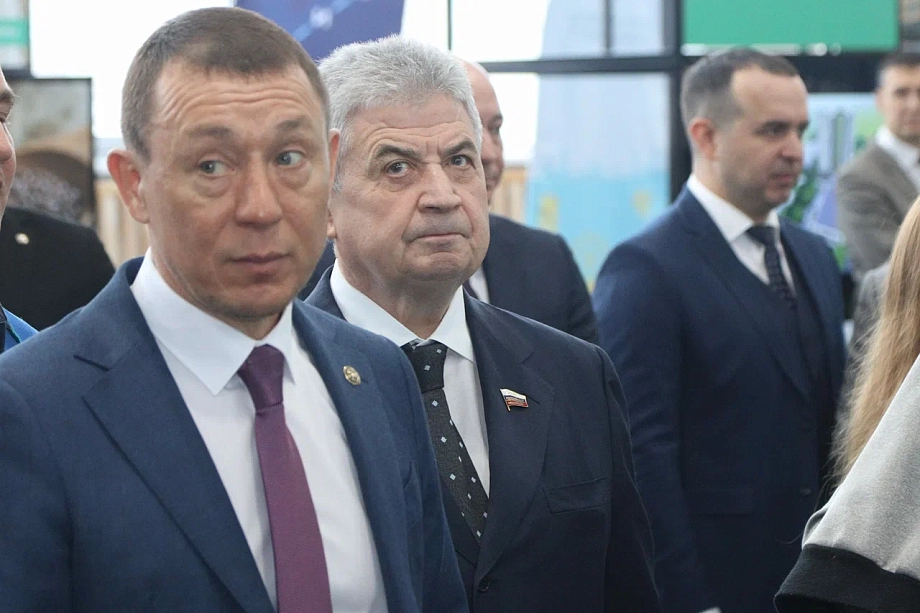 Сенатор Емельянов впервые после серьезного ДТП появился на публике