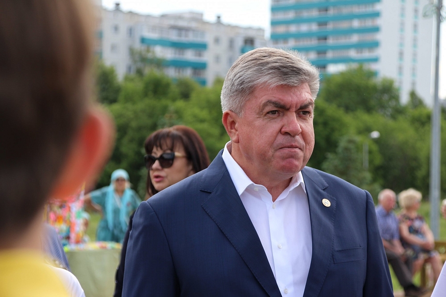 Как Магдеев в День России декламировал Маяковского и завлекал молодежь в Haier 