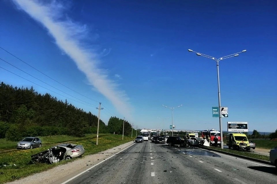 Смертельная авария парализовала утром дорогу на Нижнекамск