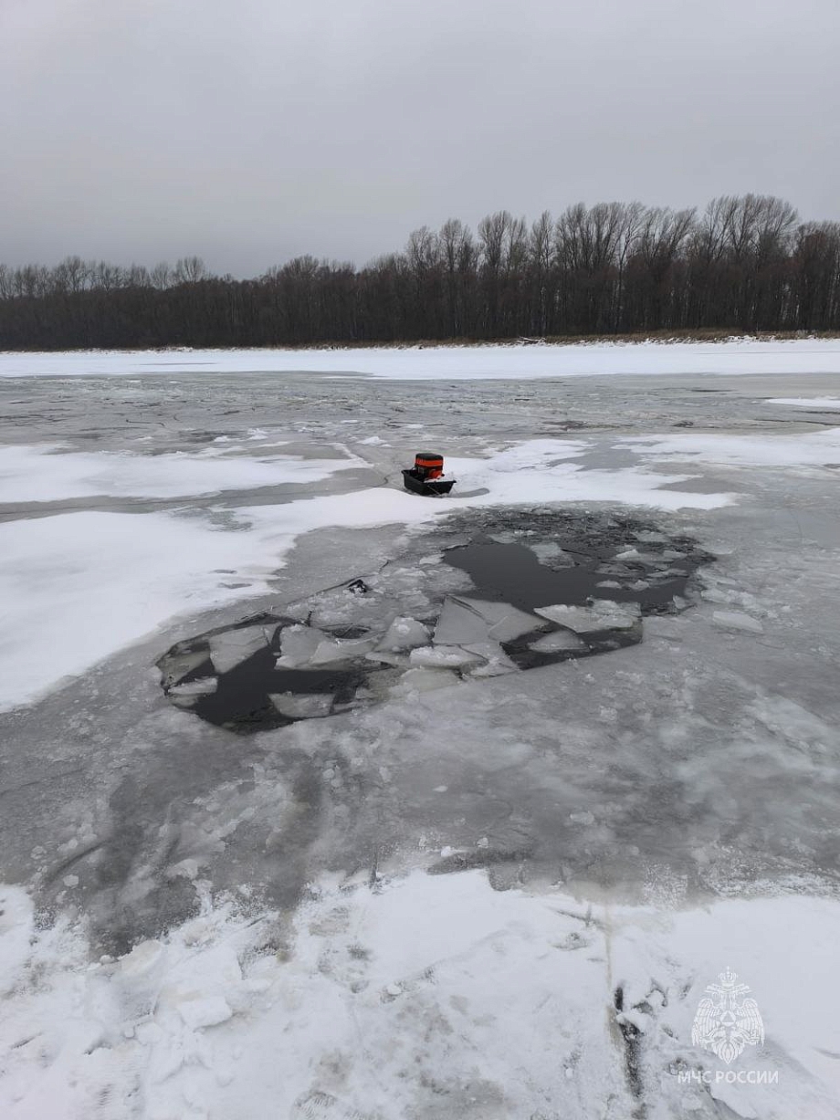 В Нижнекамском районе спасатели достали на реке тело пожилого рыбака