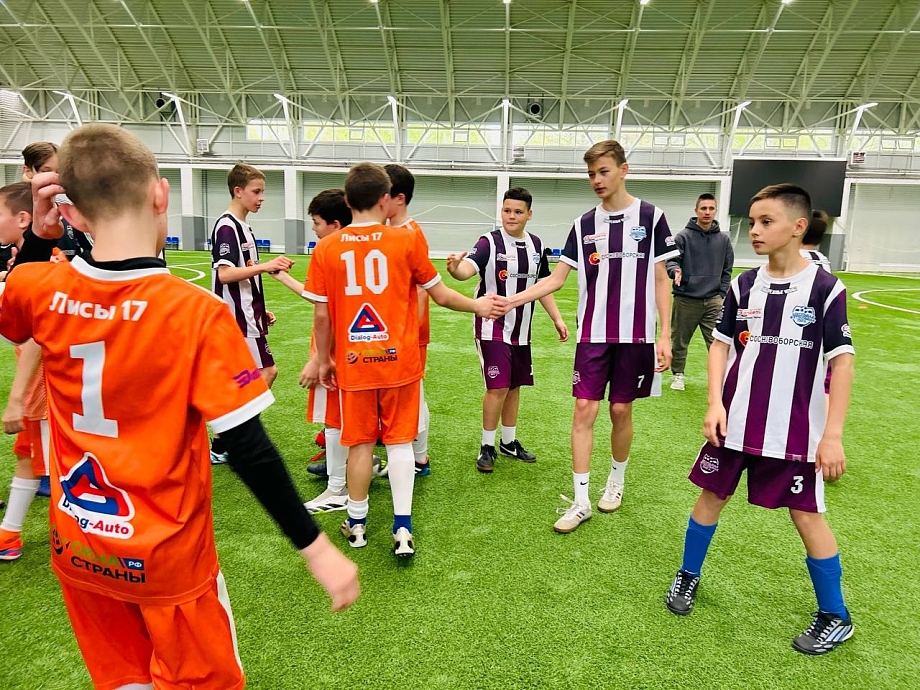 Эдуард Фаттахов: в Челнах стартовал 11-й сезон Школьной футбольной лиги Эдуард Фаттахов: в Челнах стартовал 11-й сезон Школьной футбольной лиги