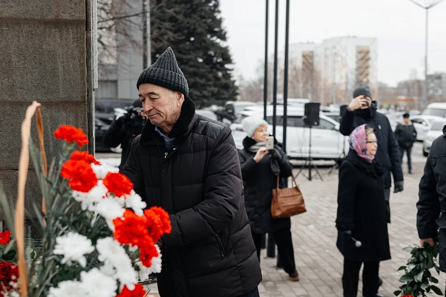 Фото: в Челнах почтили память первого руководителя города Раиса Беляева 