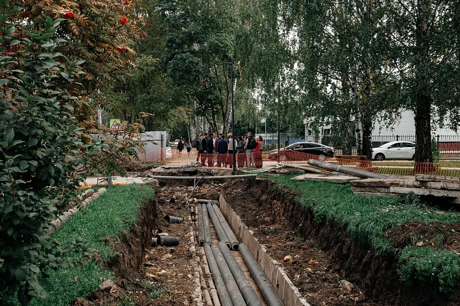 Фото: как в Нижнекамске демонтируют старые сети, которые превратились в труху 