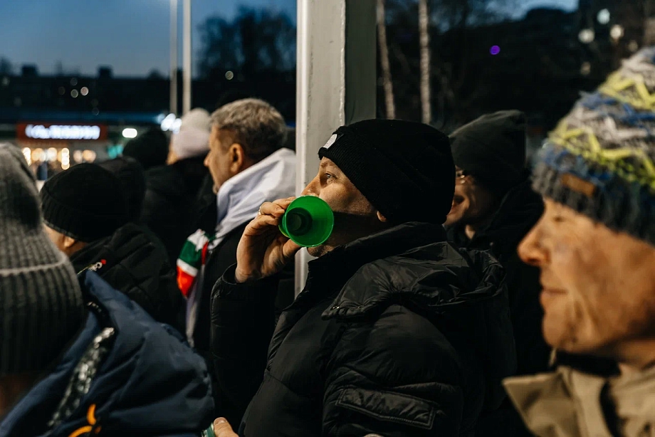 Фото: Данис Зарипов сыграл в дворовый хоккей с челнинскими детьми 