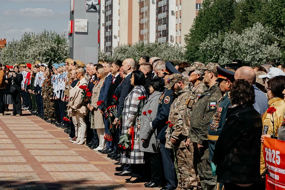 В Челнах торжественно открыли бюст Героя России Сергея Чебнева (фото)
