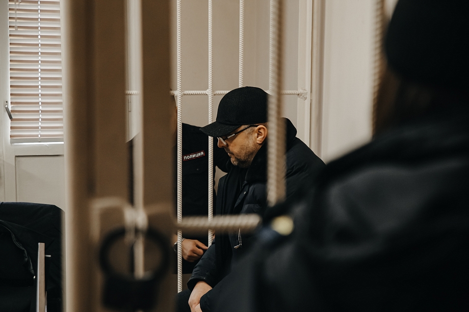 Фото: главу Камских Полян Салахутдинова доставили в суд