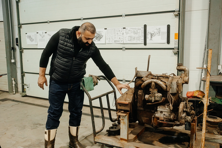 «Из Москвы звонят по поводу этой машины, но я не отдам. Я чувствую, это не истинные ценители» «Из Москвы звонят по поводу этой машины, но я не отдам. Я чувствую, это не истинные ценители»