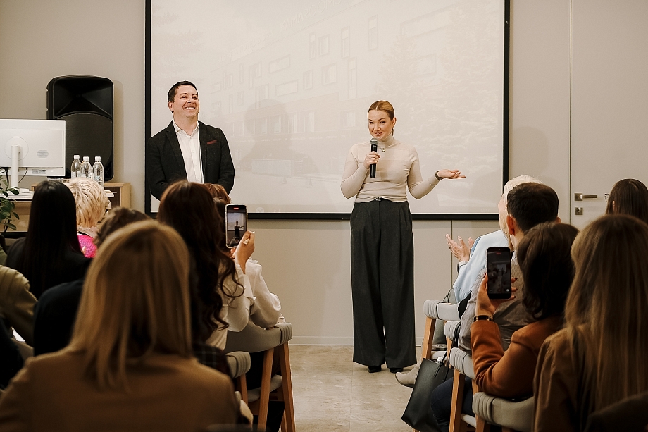 Дарина и Гомберг начали проект с Ваславского