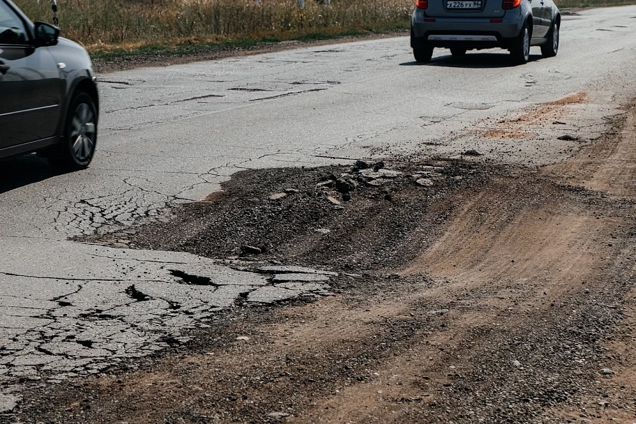 В каком состоянии находится одна из главных дорог в пригороде Челнов (фото)