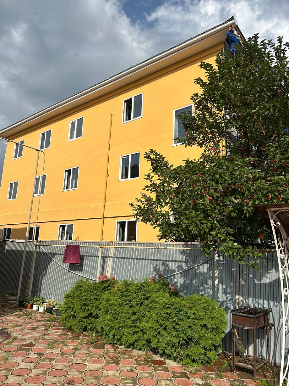 Жители Орловки жалуются на трехэтажный хостел для мигрантов Жители Орловки жалуются на трехэтажный хостел для мигрантов