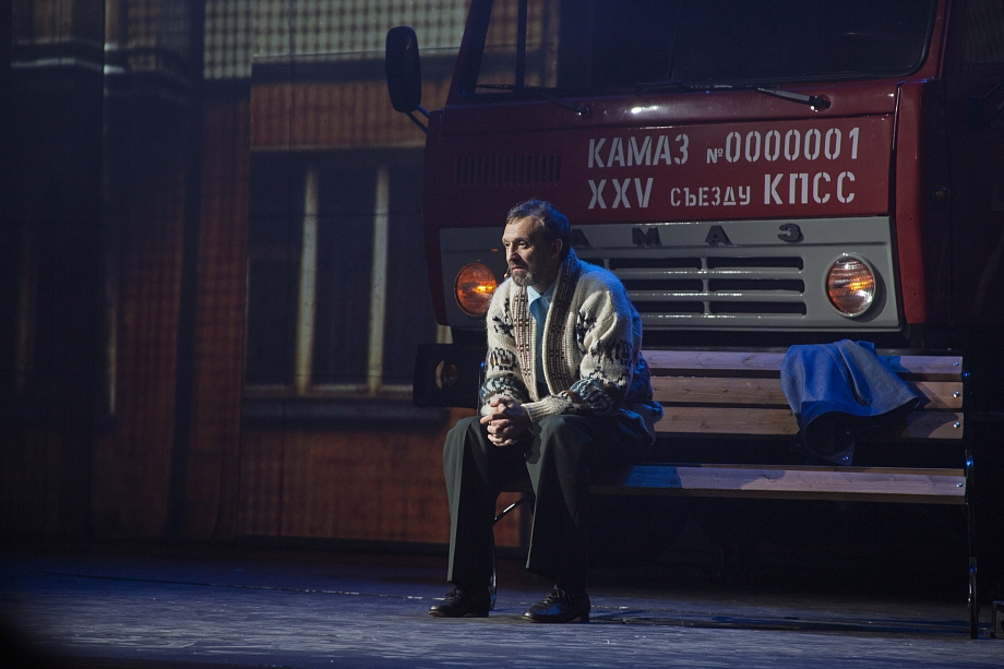 «Все подвиги совершают люди. Это те, кто сумел построить огромный комплекс заводов, создавал машины… Это история именно о них»   