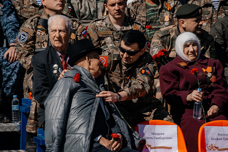 Фото: как прошел парад в честь 81-й годовщины Победы в Челнах