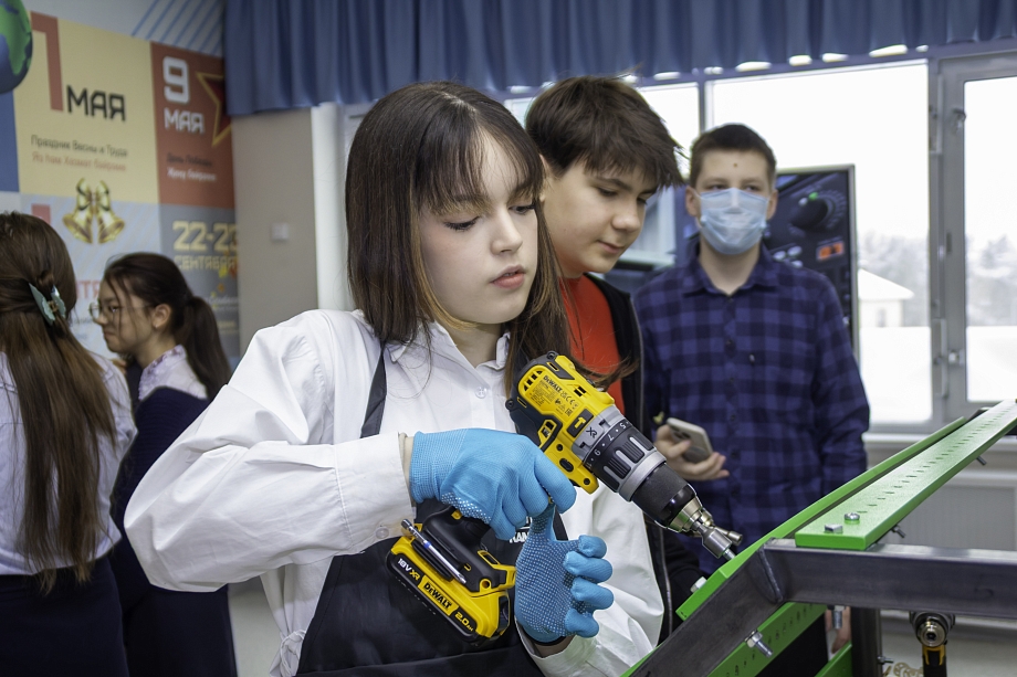 «КАМАЗ» открыл классы ранней профориентации в лицее №42 в Челнах «КАМАЗ» открыл классы ранней профориентации в лицее №42 в Челнах