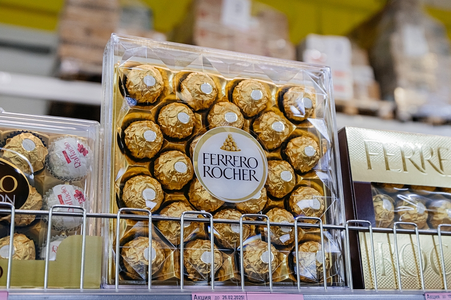 Новый год наступает с «Агат»: богатый стол, сладкие подарки и призы