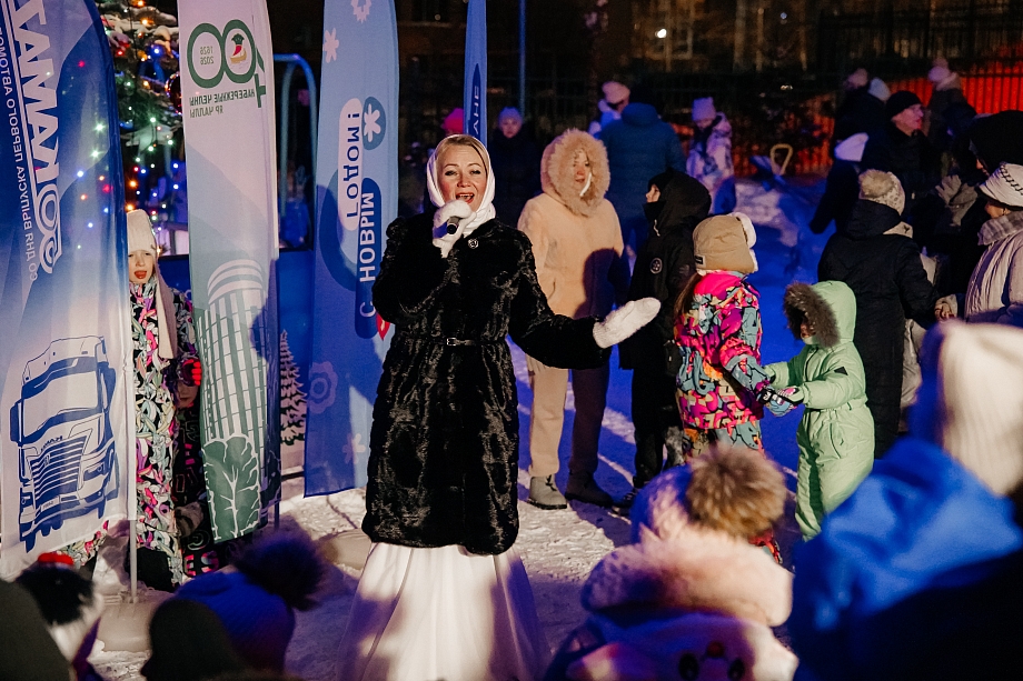 Открытие новогодней елки в Челнах объединило жителей 38 комплекса