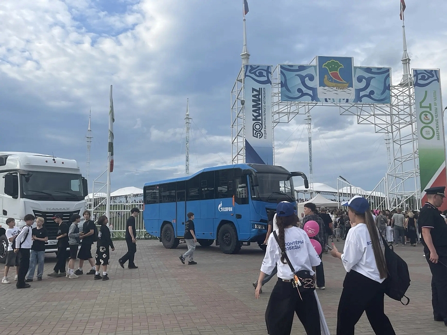 День молодежи в Челнах: парни в розовом, гендер-пати от Мии Бойки и «особый дух»