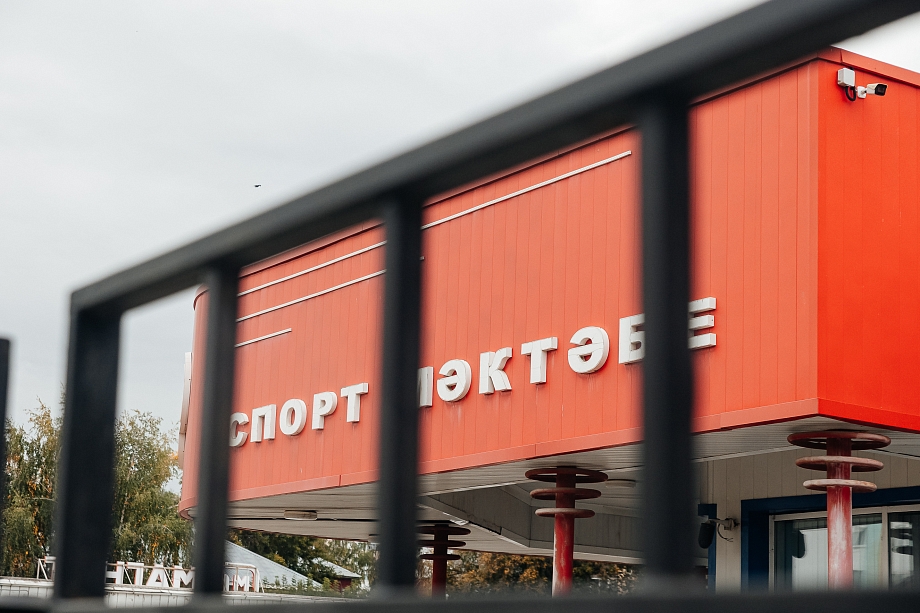 В Челнах строят новую крышу ледового дворца взамен разорванного купола (фото)
