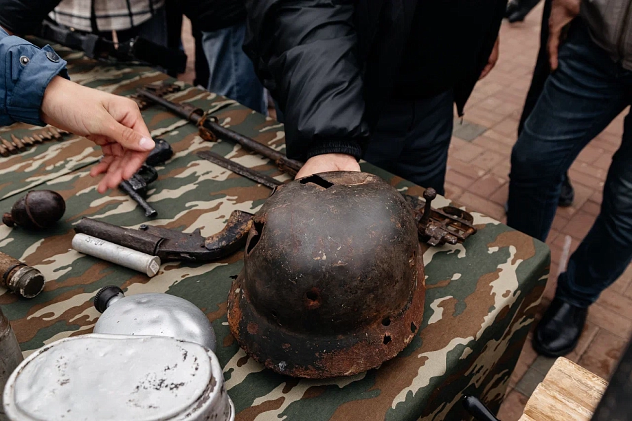 Фото: в День Победы в Челнах угощают солдатской кашей и учат плести сети