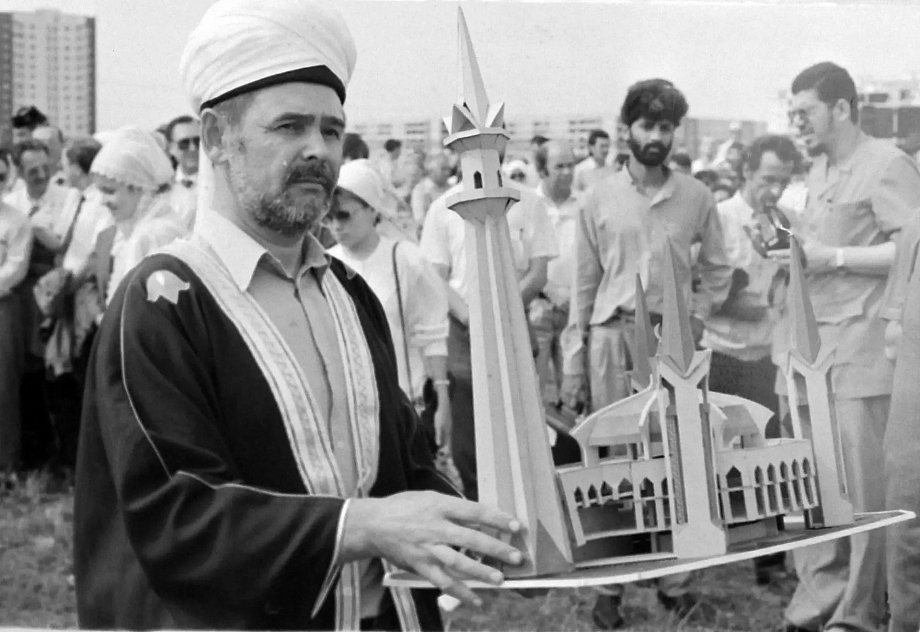 «Примерно с 1993 года начались сложности, а к 1995 году стало ясно, что место строительства придется менять» «Примерно с 1993 года начались сложности, а к 1995 году стало ясно, что место строительства придется менять»