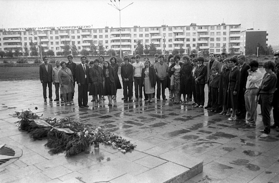 Фото: как в Челнах 40 лет назад проходил митинг в День памяти и скорби Фото: как в Челнах 40 лет назад проходил митинг в День памяти и скорби