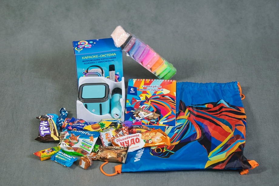 «КАМАЗ» вручит детям сотрудников наборы с караоке и развивающими игрушками 