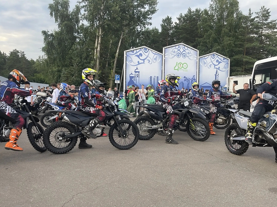 День молодежи в Челнах: парни в розовом, гендер-пати от Мии Бойки и «особый дух»